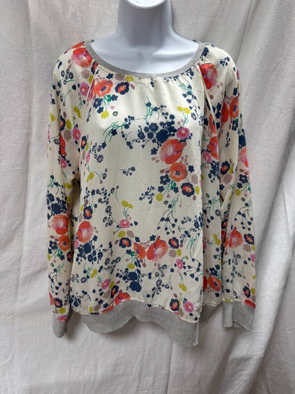 LC Lauren Conrad Long Sleeve Floral Top Scoop Neck Size XL Gray Ribbed Trim